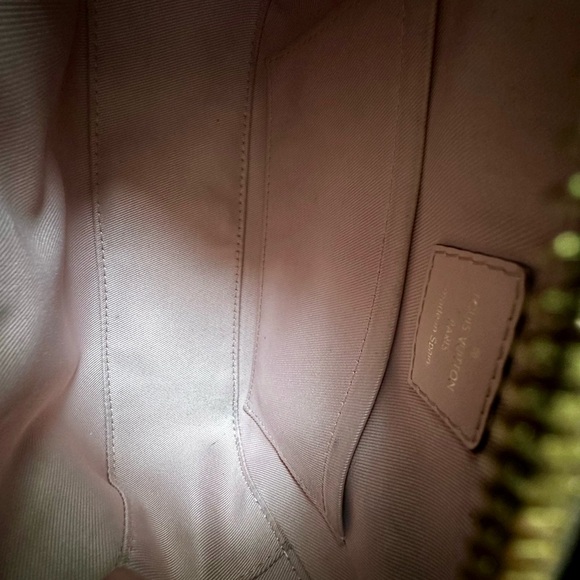 Louis Vuitton Saintonge in Rose Poudre - Picture 9 of 15